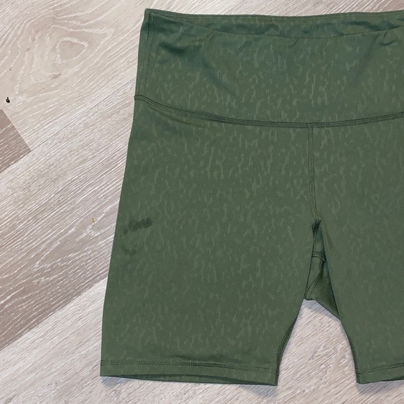 Old Navy Active Biker Shorts - Picture 4 of 7